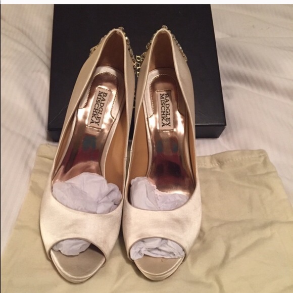 Badgley Mischka ‘kiara’ crystal open toe pump - Picture 3 of 5